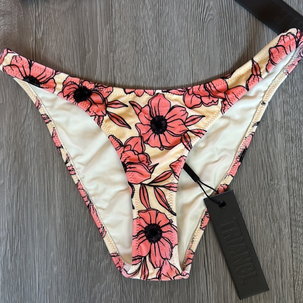 Triangl Velvet bra style with cheeky bottom swimsuit set. - Picture 13 of 14